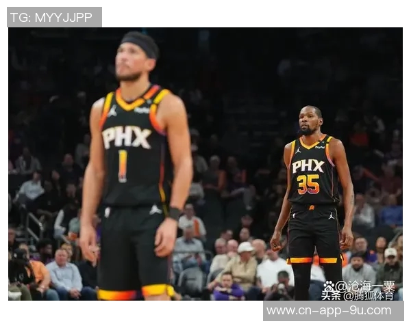 布克首节表现惊艳三分球全中助力球队轻松领先 布克首节表现惊艳三分球全中助力球队轻松领先