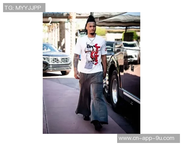 马刺新赛季球衣正式发布卡斯尔亲自试穿展现独特魅力与设计风格 马刺新赛季球衣正式发布卡斯尔亲自试穿展现独特魅力与设计风格