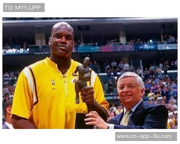 雷吉米勒称赞小卡生涯成就辉煌两次FMVP与75大球员荣誉并存 雷吉米勒称赞小卡生涯成就辉煌两次FMVP与75大球员荣誉并存