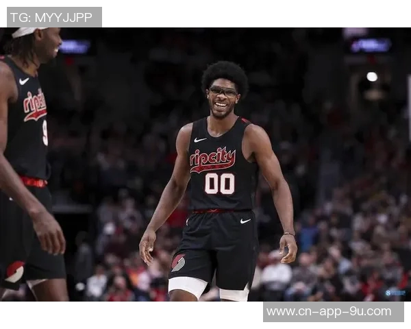 媒体人分析亨德森与小杨配合前景期待未来传球次数增加