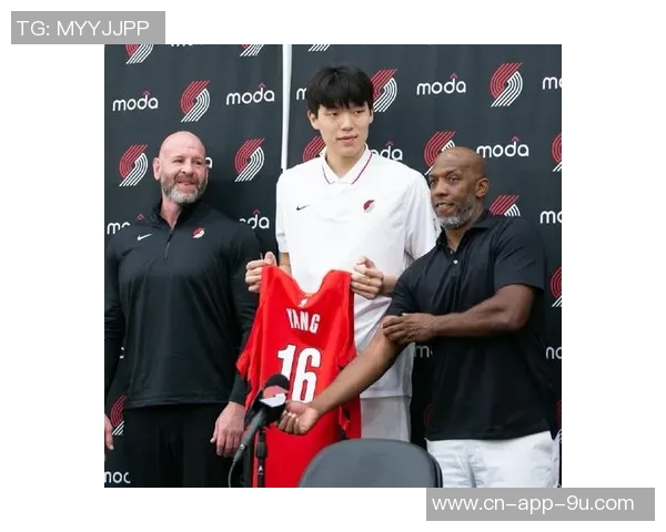 比卢普斯谈杨瀚森的魅力孩子们被他的体型和互动方式深深吸引 比卢普斯谈杨瀚森的魅力孩子们被他的体型和互动方式深深吸引